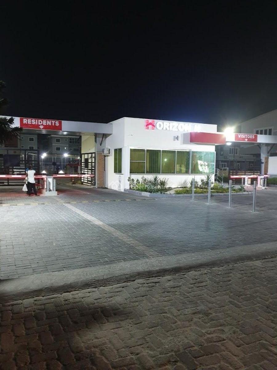 Distress 3bedroom Apartment with Pool,gym,lawntennis,basketball,etc, Lekki Gardens Horizon 11 By Meadow School Hall, Ikate Elegushi, Lekki, Lagos, Flat / Apartment for Sale
