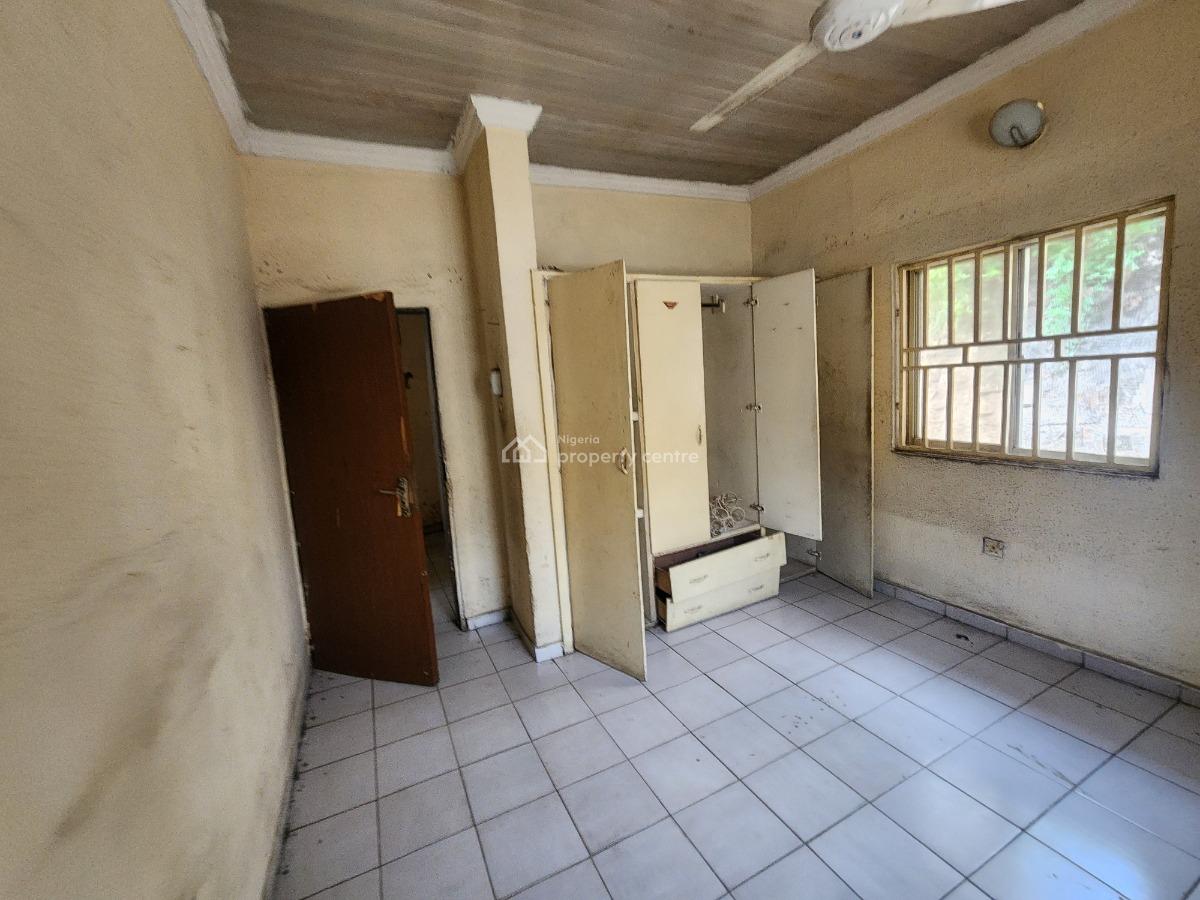 Strategically Located and Spacious 3 Bedroom Semi-detached Bungalow, Federal Ministry of Works and Housing Estate, Karu Phase I, Karu, Abuja, Semi-detached Bungalow for Sale
