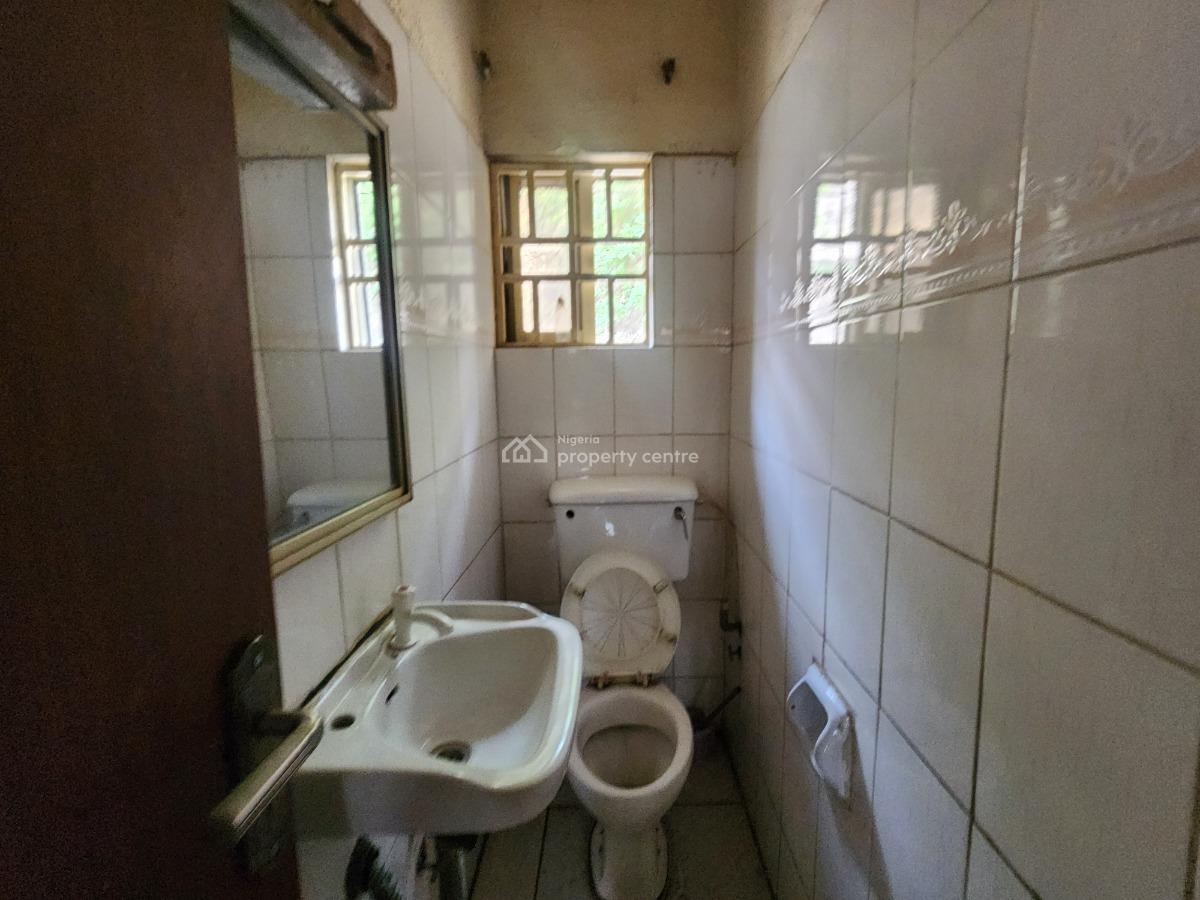 Strategically Located and Spacious 3 Bedroom Semi-detached Bungalow, Federal Ministry of Works and Housing Estate, Karu Phase I, Karu, Abuja, Semi-detached Bungalow for Sale