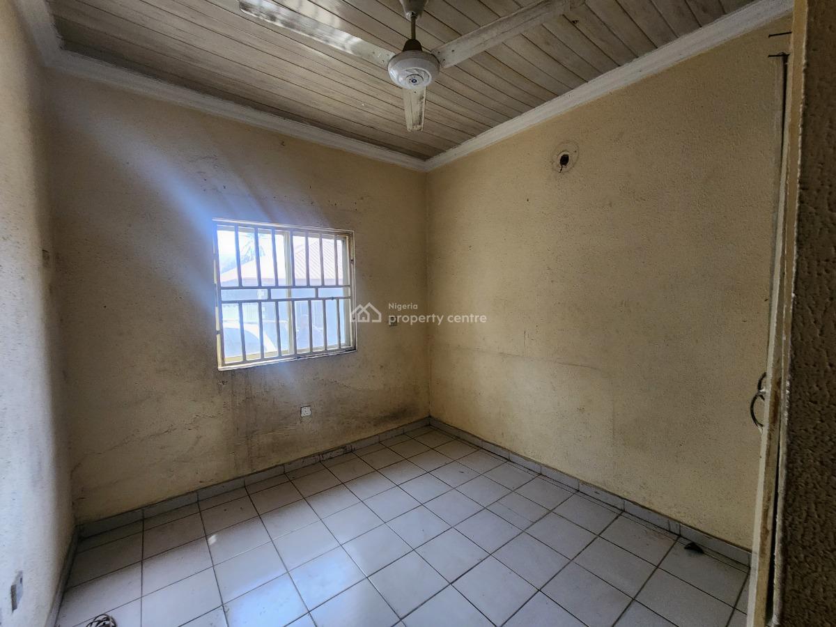 Strategically Located and Spacious 3 Bedroom Semi-detached Bungalow, Federal Ministry of Works and Housing Estate, Karu Phase I, Karu, Abuja, Semi-detached Bungalow for Sale