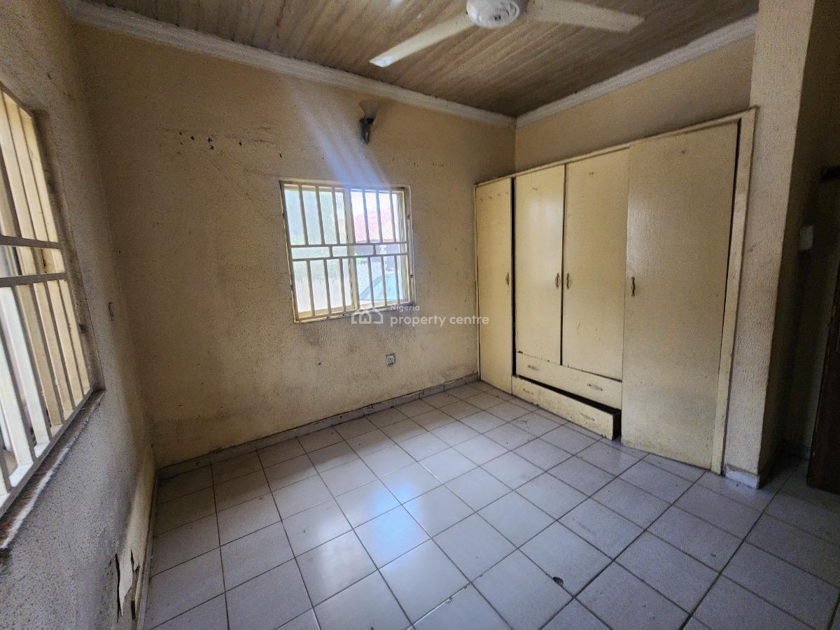 Strategically Located and Spacious 3 Bedroom Semi-detached Bungalow, Federal Ministry of Works and Housing Estate, Karu Phase I, Karu, Abuja, Semi-detached Bungalow for Sale