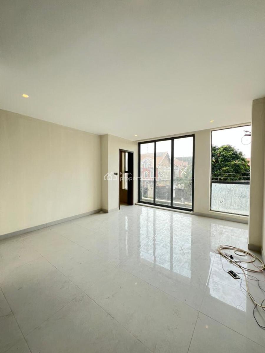 Spaciously Built 2 Bedroom Apartment, Lekki Phase 1, Lekki, Lagos, Flat / Apartment for Sale