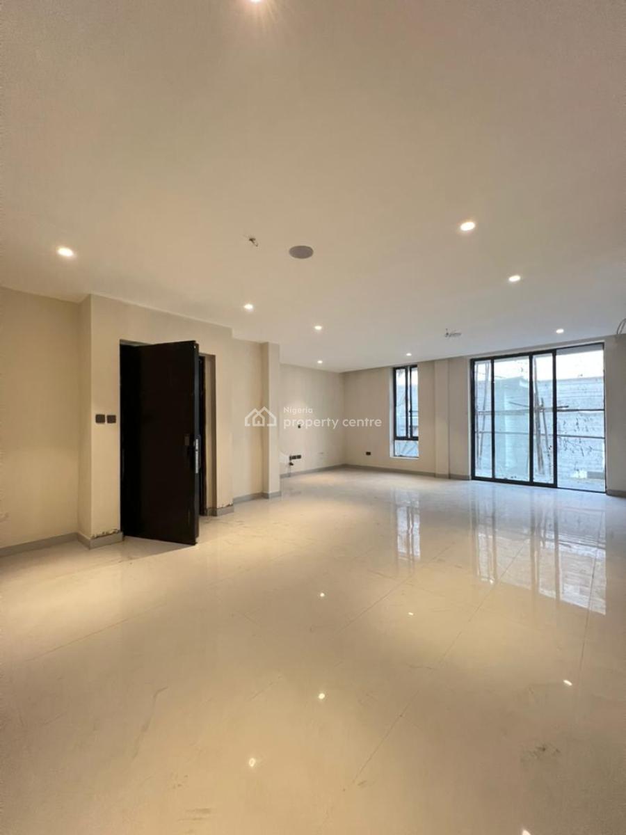 Spaciously Built 2 Bedroom Apartment, Lekki Phase 1, Lekki, Lagos, Flat / Apartment for Sale