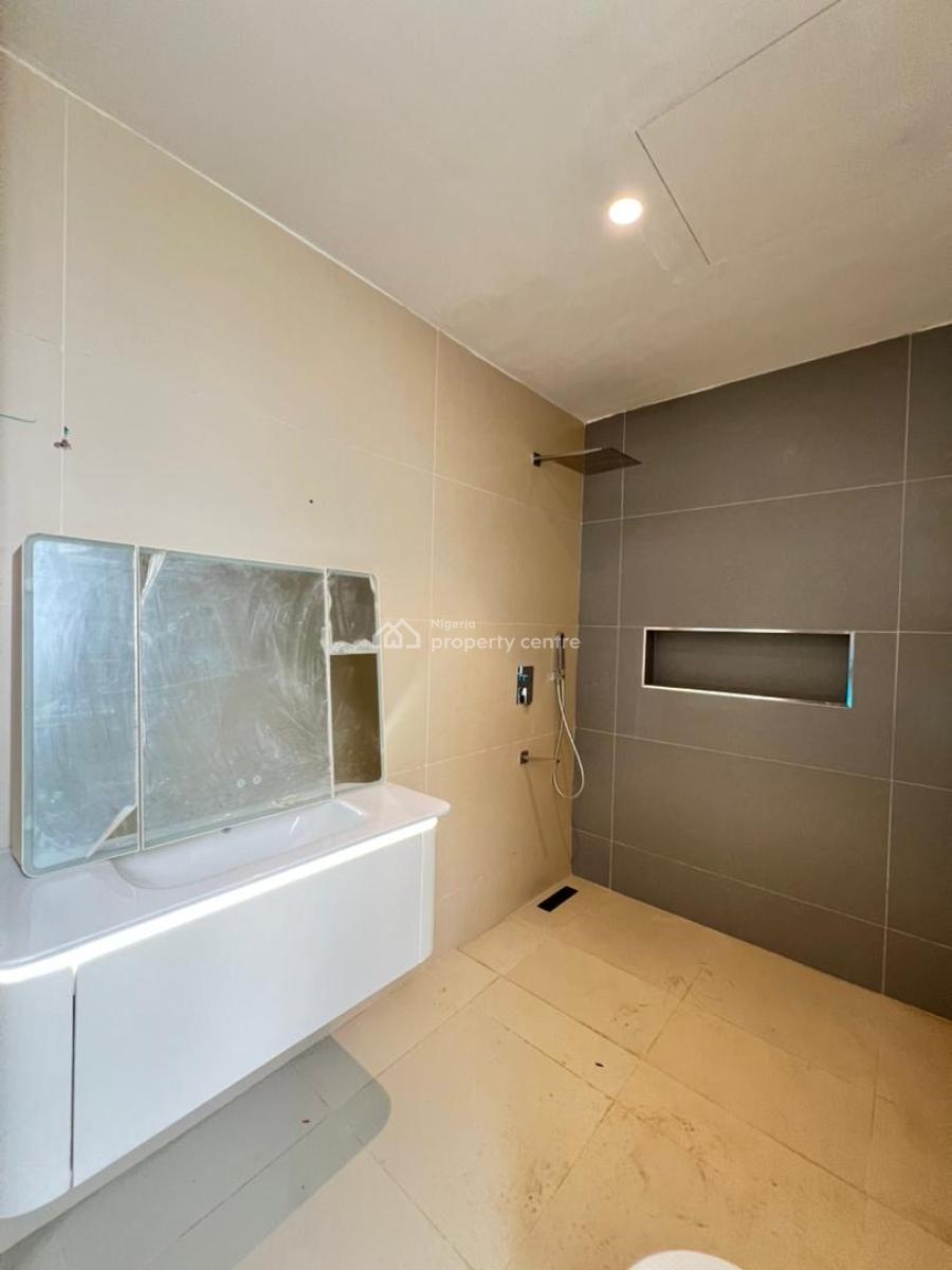Spaciously Built 2 Bedroom Apartment, Lekki Phase 1, Lekki, Lagos, Flat / Apartment for Sale
