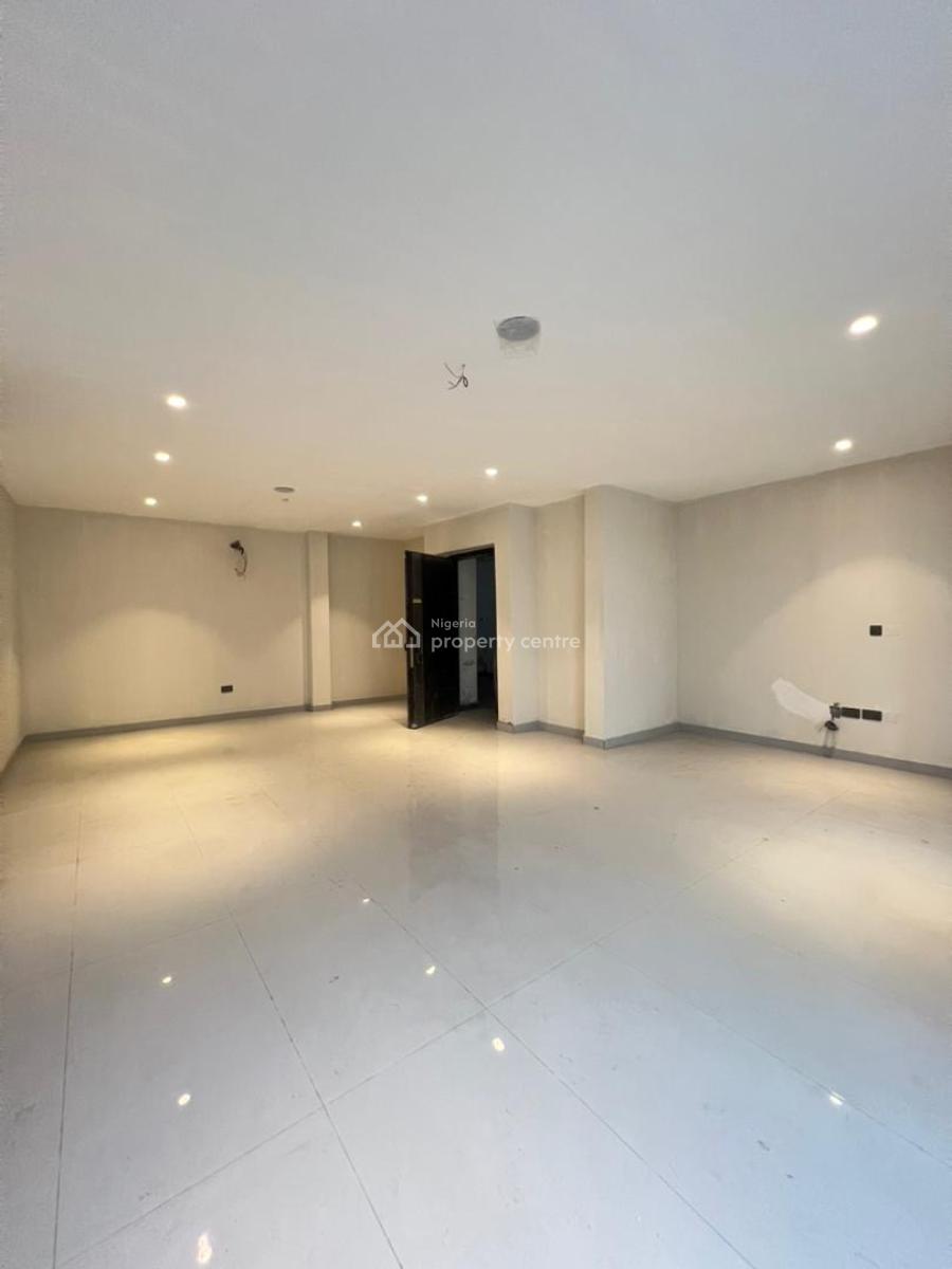 Spaciously Built 2 Bedroom Apartment, Lekki Phase 1, Lekki, Lagos, Flat / Apartment for Sale