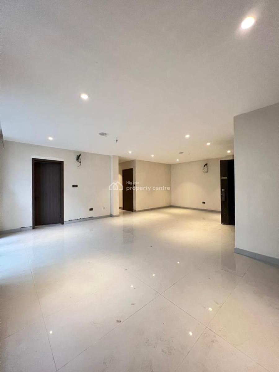 Spaciously Built 2 Bedroom Apartment, Lekki Phase 1, Lekki, Lagos, Flat / Apartment for Sale
