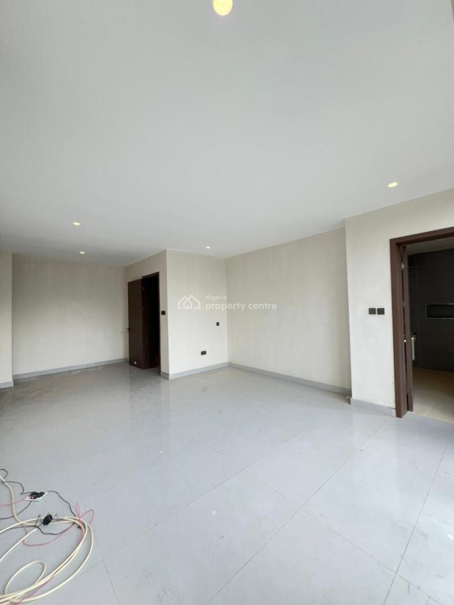 Spaciously Built 2 Bedroom Apartment, Lekki Phase 1, Lekki, Lagos, Flat / Apartment for Sale