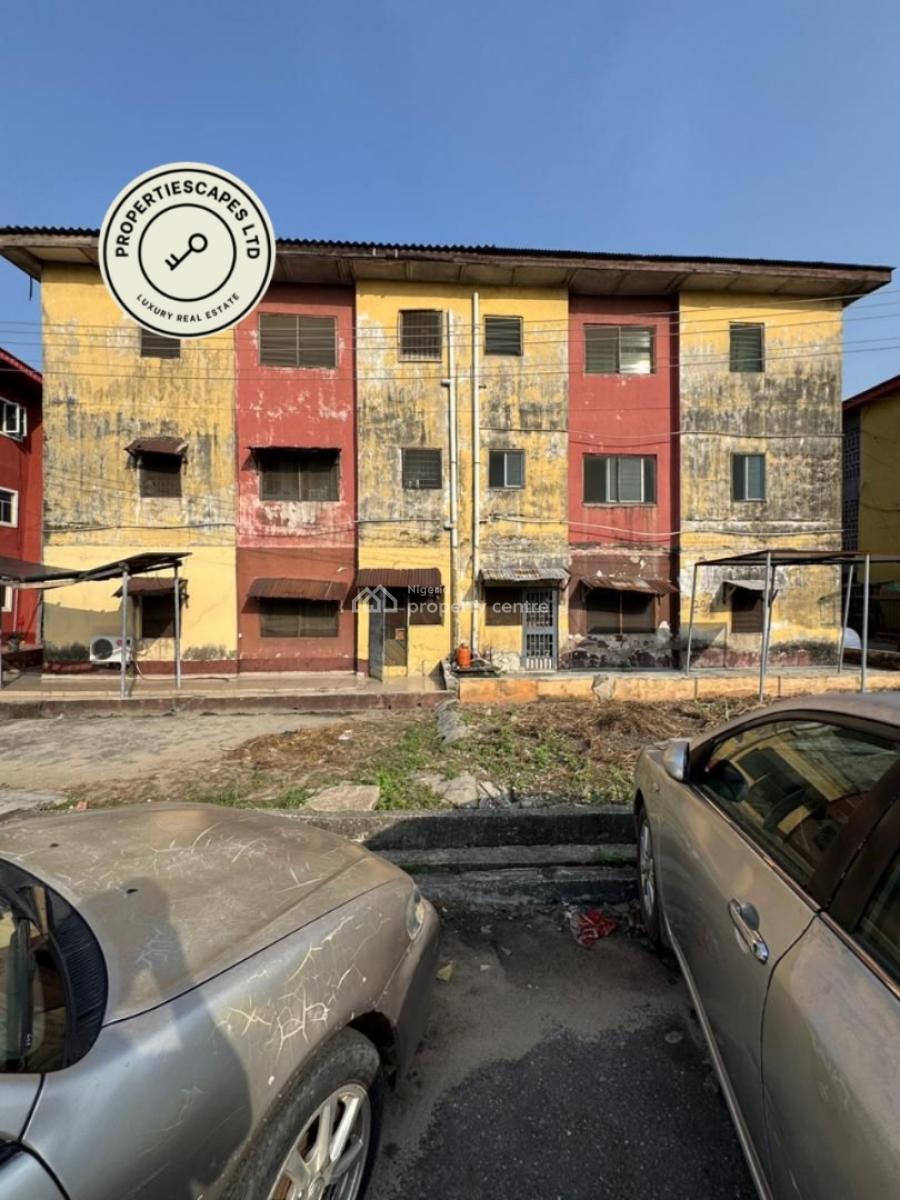 a Standard Renovatable 3 Bedroom Apartment in a Storey Building, Surulere, Lagos, Flat / Apartment for Sale