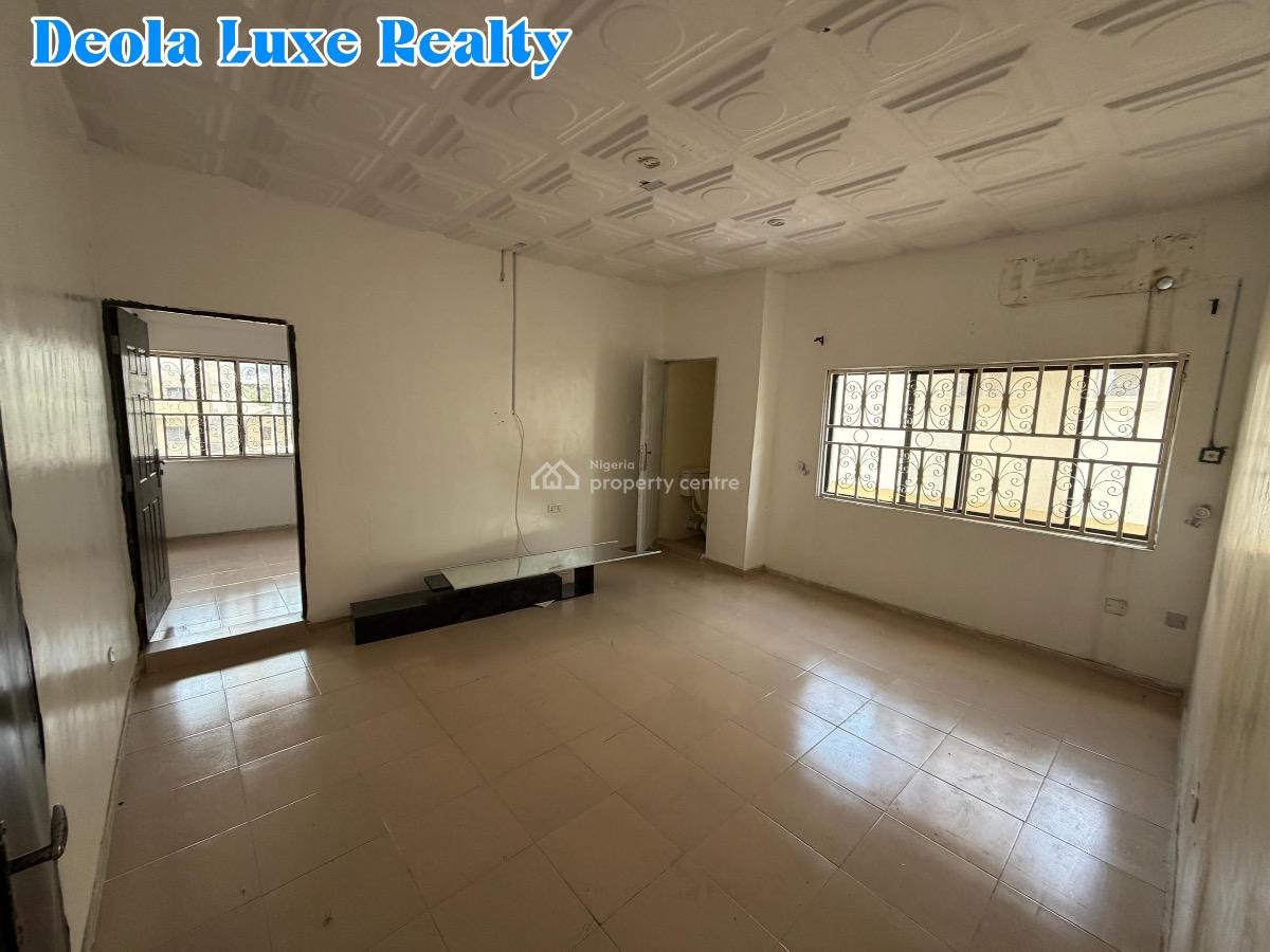 a Nice and Spacious 1 Bedrooms Apartment(upstair), Off Admiralty Way, Lekki Phase 1, Lekki, Lagos, Mini Flat (room and Parlour) for Rent