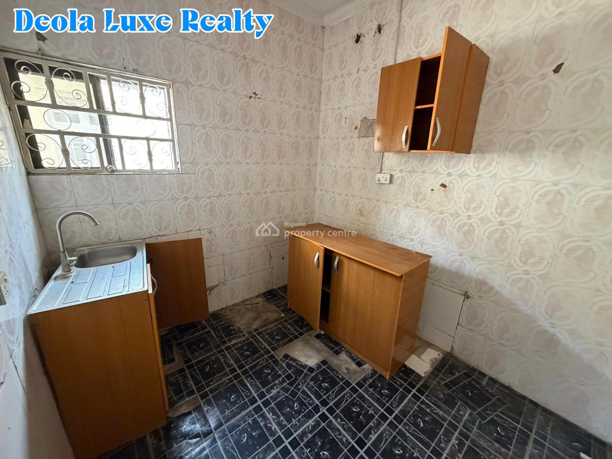 a Nice and Spacious 1 Bedrooms Apartment(upstair), Off Admiralty Way, Lekki Phase 1, Lekki, Lagos, Mini Flat (room and Parlour) for Rent