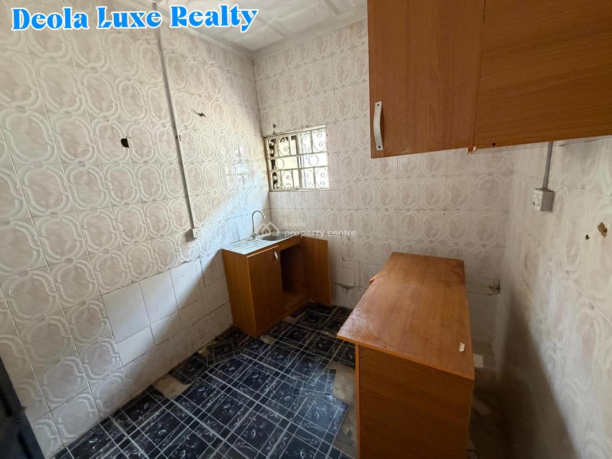 a Nice and Spacious 1 Bedrooms Apartment(upstair), Off Admiralty Way, Lekki Phase 1, Lekki, Lagos, Mini Flat (room and Parlour) for Rent