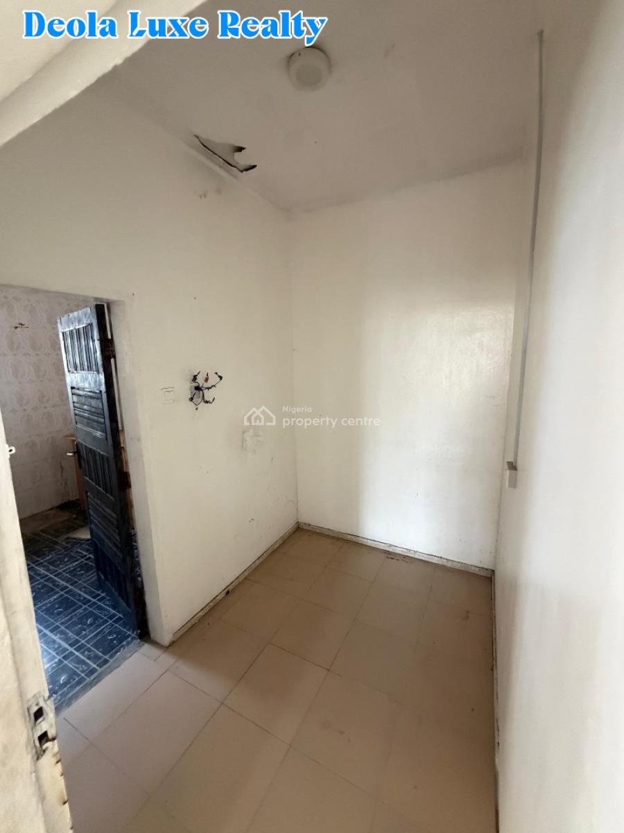 a Nice and Spacious 1 Bedrooms Apartment(upstair), Off Admiralty Way, Lekki Phase 1, Lekki, Lagos, Mini Flat (room and Parlour) for Rent