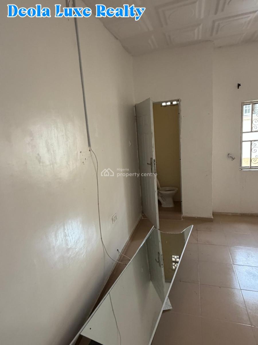 a Nice and Spacious 1 Bedrooms Apartment(upstair), Off Admiralty Way, Lekki Phase 1, Lekki, Lagos, Mini Flat (room and Parlour) for Rent
