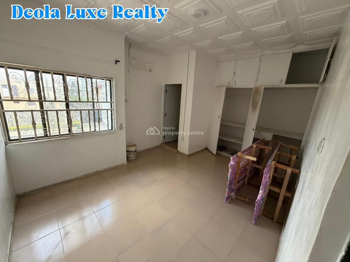 a Nice and Spacious 1 Bedrooms Apartment(upstair), Off Admiralty Way, Lekki Phase 1, Lekki, Lagos, Mini Flat (room and Parlour) for Rent