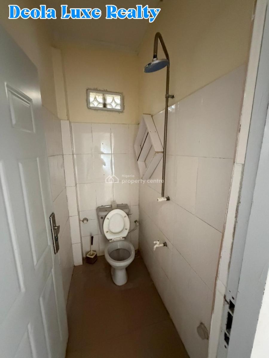 a Nice and Spacious 1 Bedrooms Apartment(upstair), Off Admiralty Way, Lekki Phase 1, Lekki, Lagos, Mini Flat (room and Parlour) for Rent