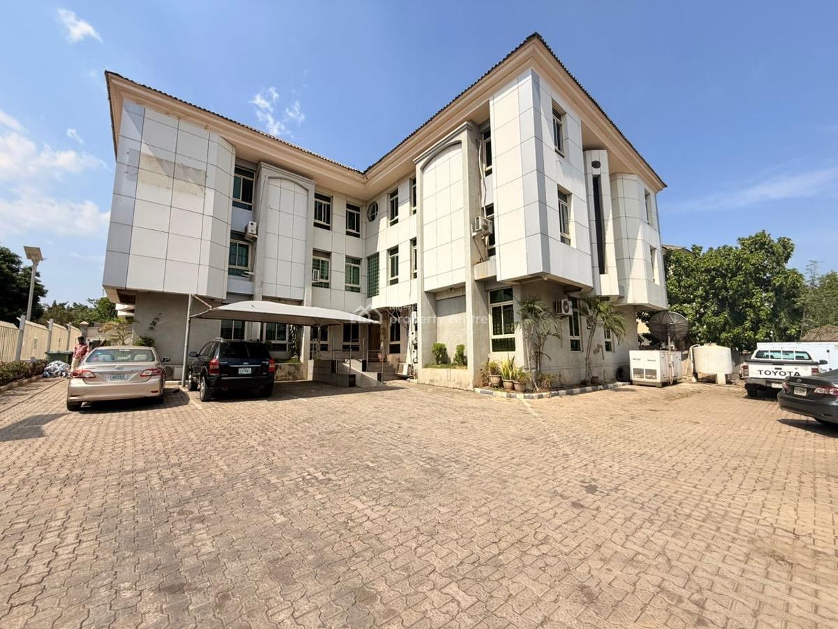 Well Partitioned Office Spaces Seating on 130 Sqm Each, 20/30 Staffs, Secured Neighborhood, Wuse 2, Abuja, Plaza / Complex / Mall for Rent