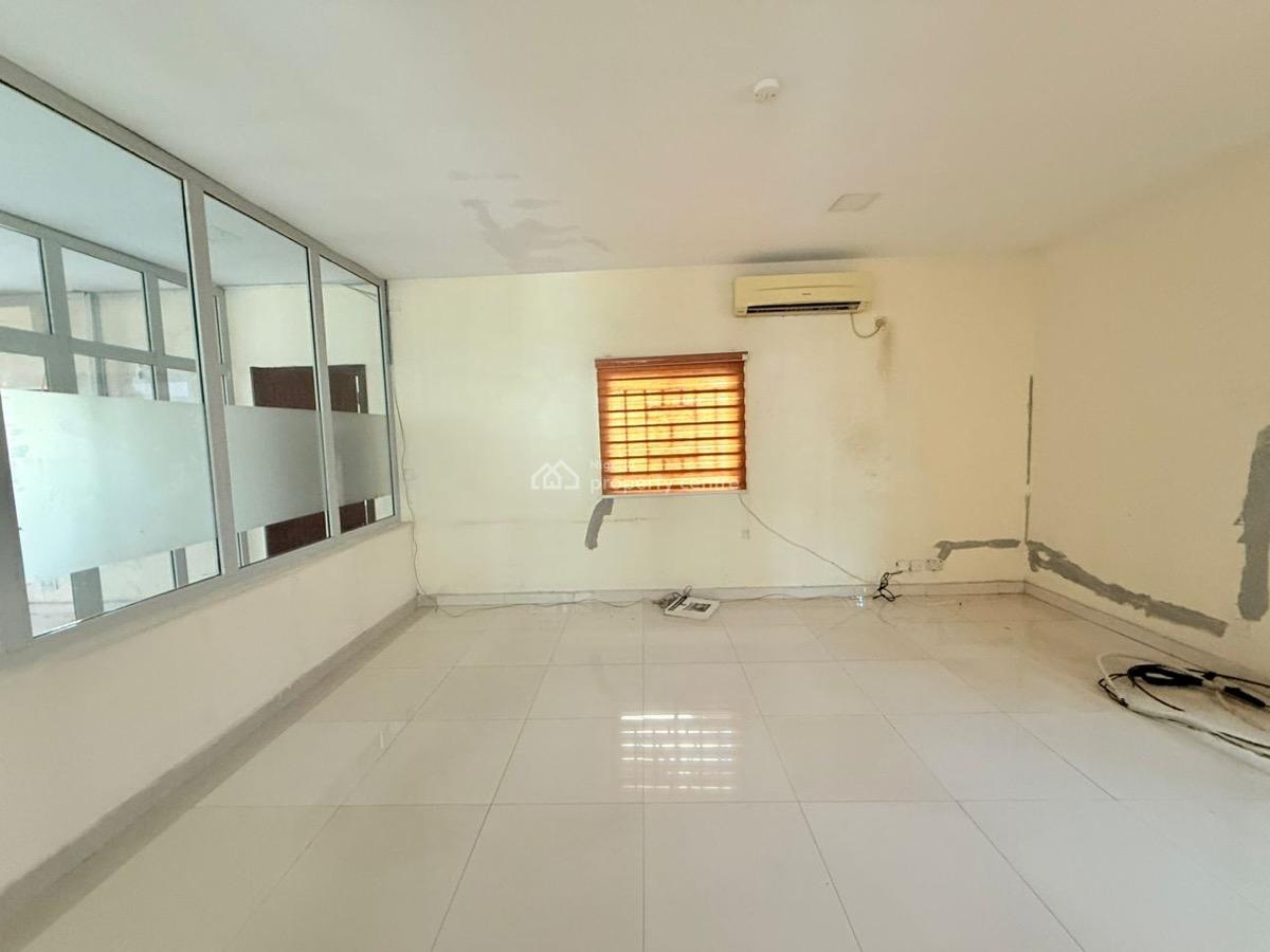 Well Partitioned Office Spaces Seating on 130 Sqm Each, 20/30 Staffs, Secured Neighborhood, Wuse 2, Abuja, Plaza / Complex / Mall for Rent