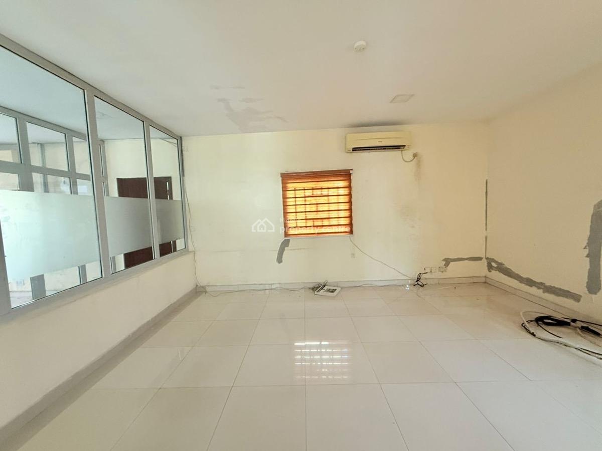 Well Partitioned Office Spaces Seating on 130 Sqm Each, 20/30 Staffs, Secured Neighborhood, Wuse 2, Abuja, Plaza / Complex / Mall for Rent