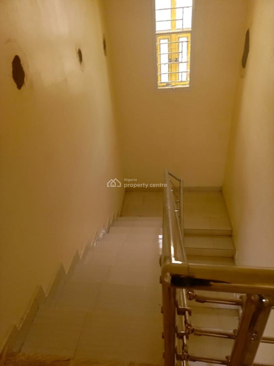 3 Bedrooms Semi-detached Duplex Penthouse with a Selfcontain Bq., Leisure, Phase 1 of Leisure Court 2 Sabon Lugbe,  Fct-abuja., Sabon Lugbe, Lugbe District, Abuja, Semi-detached Duplex for Sale