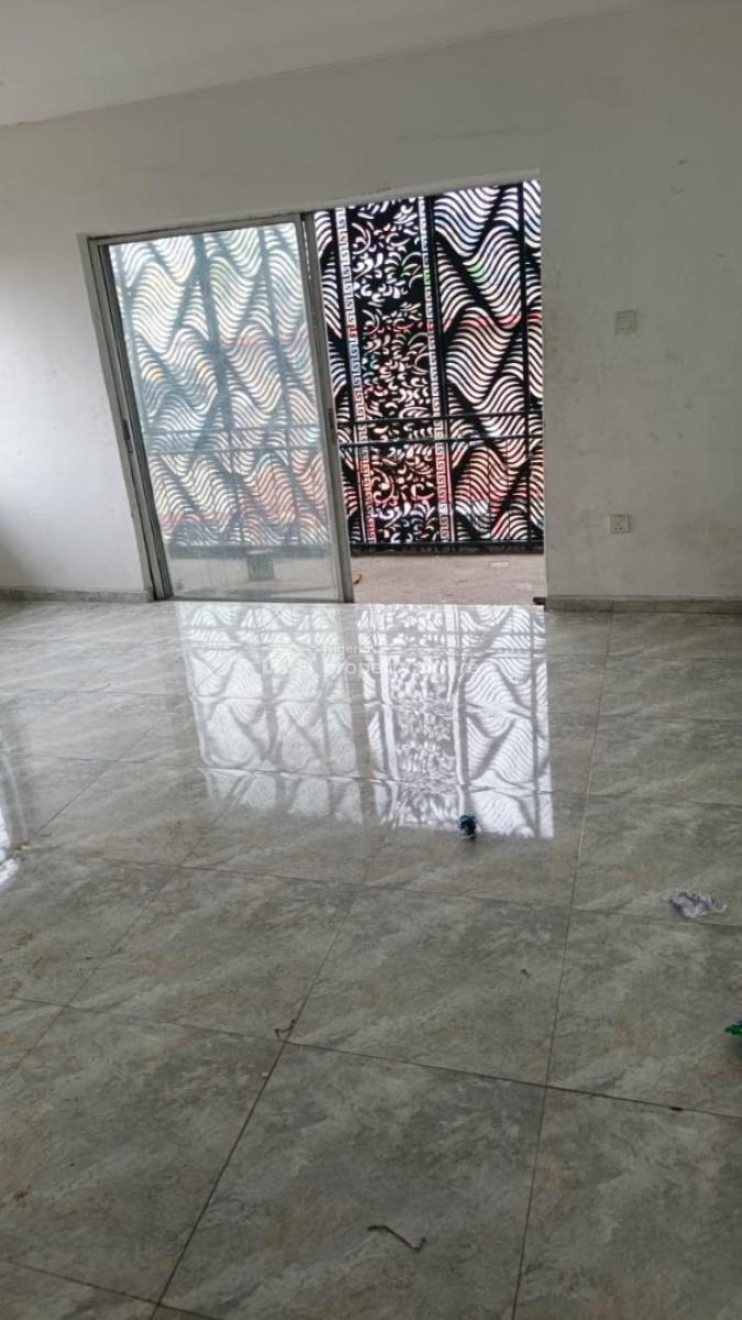 a Well Renovated 3 Bedroom Flat with 4 Toilet 3 Bathroom, Agidingbi, Ikeja, Lagos, Flat / Apartment for Rent