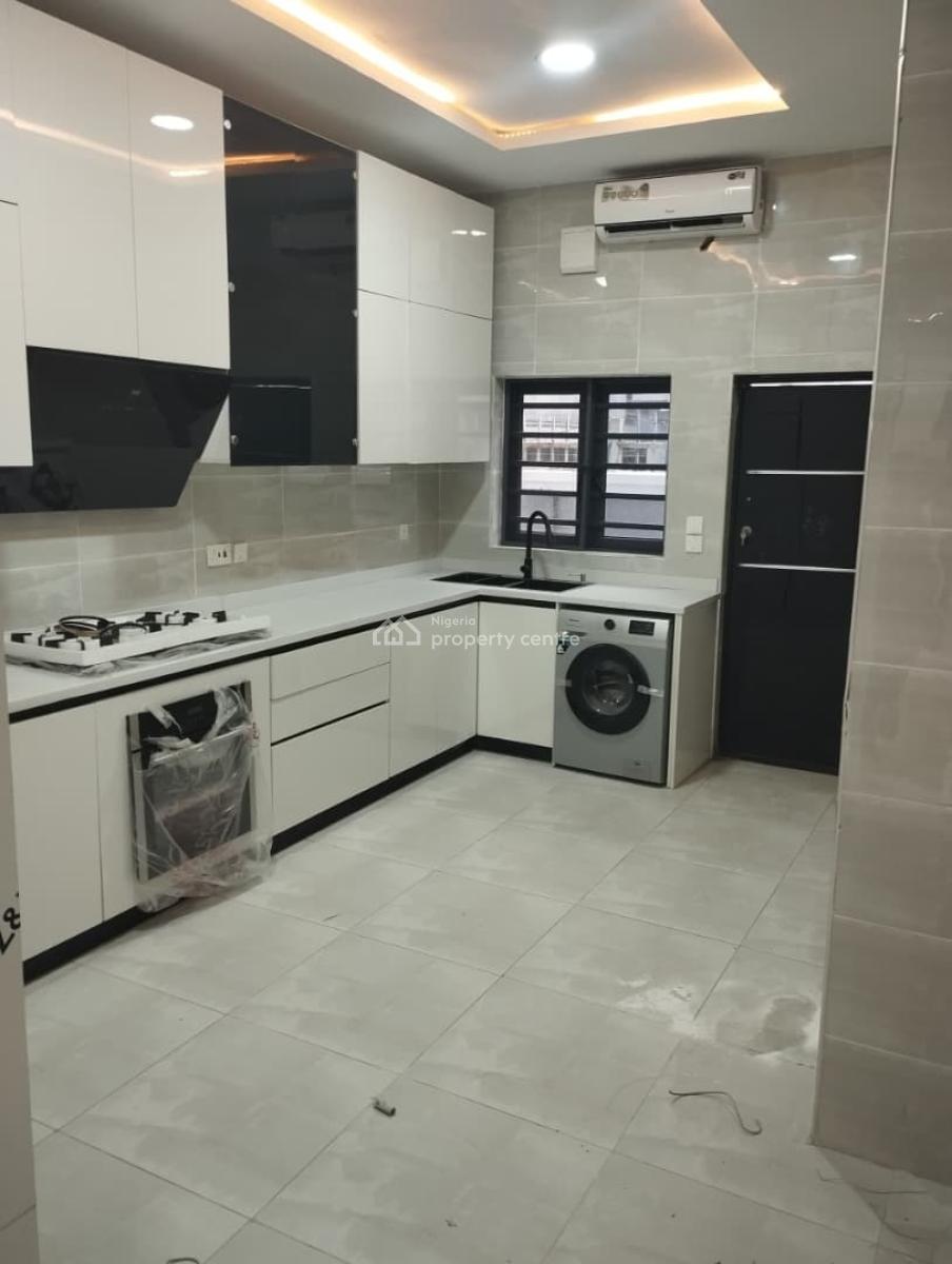 Luxury Built 3 Bedroom Apartment with a Bq, Lekki Phase 1, Lekki, Lagos, Flat / Apartment for Rent