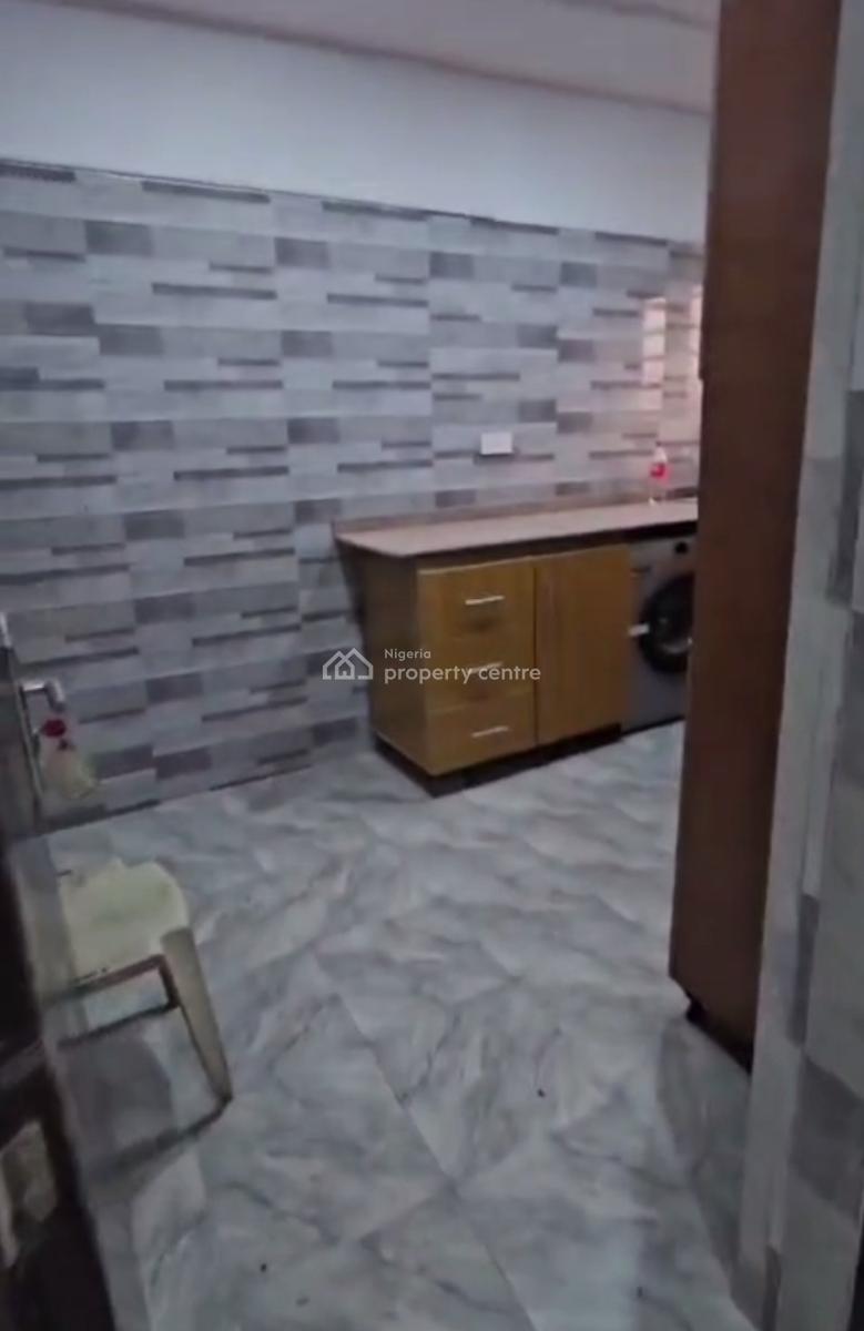 Decent Spacious Service Three Bedroom Apartment, Obele Estate Off Ogunlana Drive Junction, Surulere, Lagos, Flat / Apartment for Sale