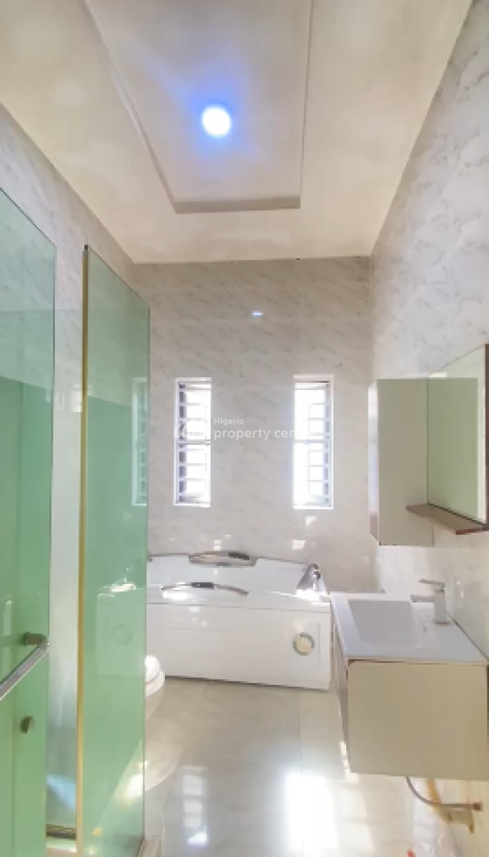 Executive Master Bedroom, Royal Pine, Orchid Rd, Lekki Phase 2, Lekki, Lagos, Flat / Apartment for Rent
