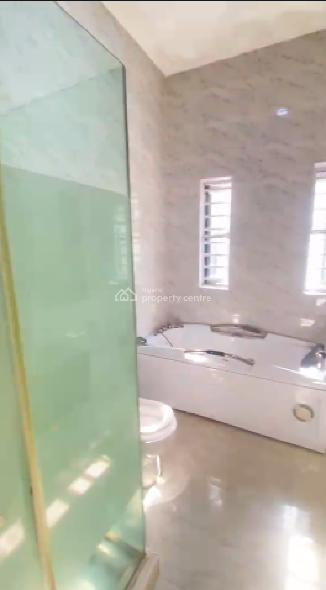 Executive Master Bedroom, Royal Pine, Orchid Rd, Lekki Phase 2, Lekki, Lagos, Flat / Apartment for Rent