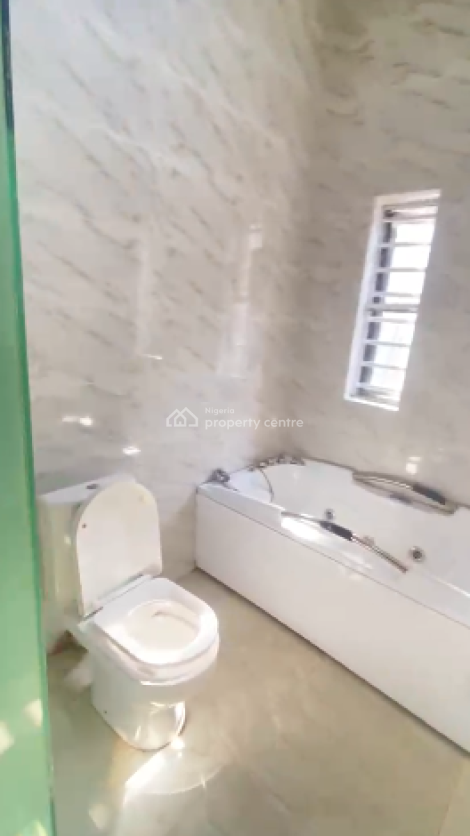 Executive Master Bedroom, Royal Pine, Orchid Rd, Lekki Phase 2, Lekki, Lagos, Flat / Apartment for Rent