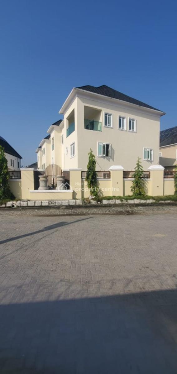 Spacious 2 Bedrooms Maisonette (flat)*, Lekki County, Lekki Expressway, Lekki, Lagos, Flat / Apartment for Rent