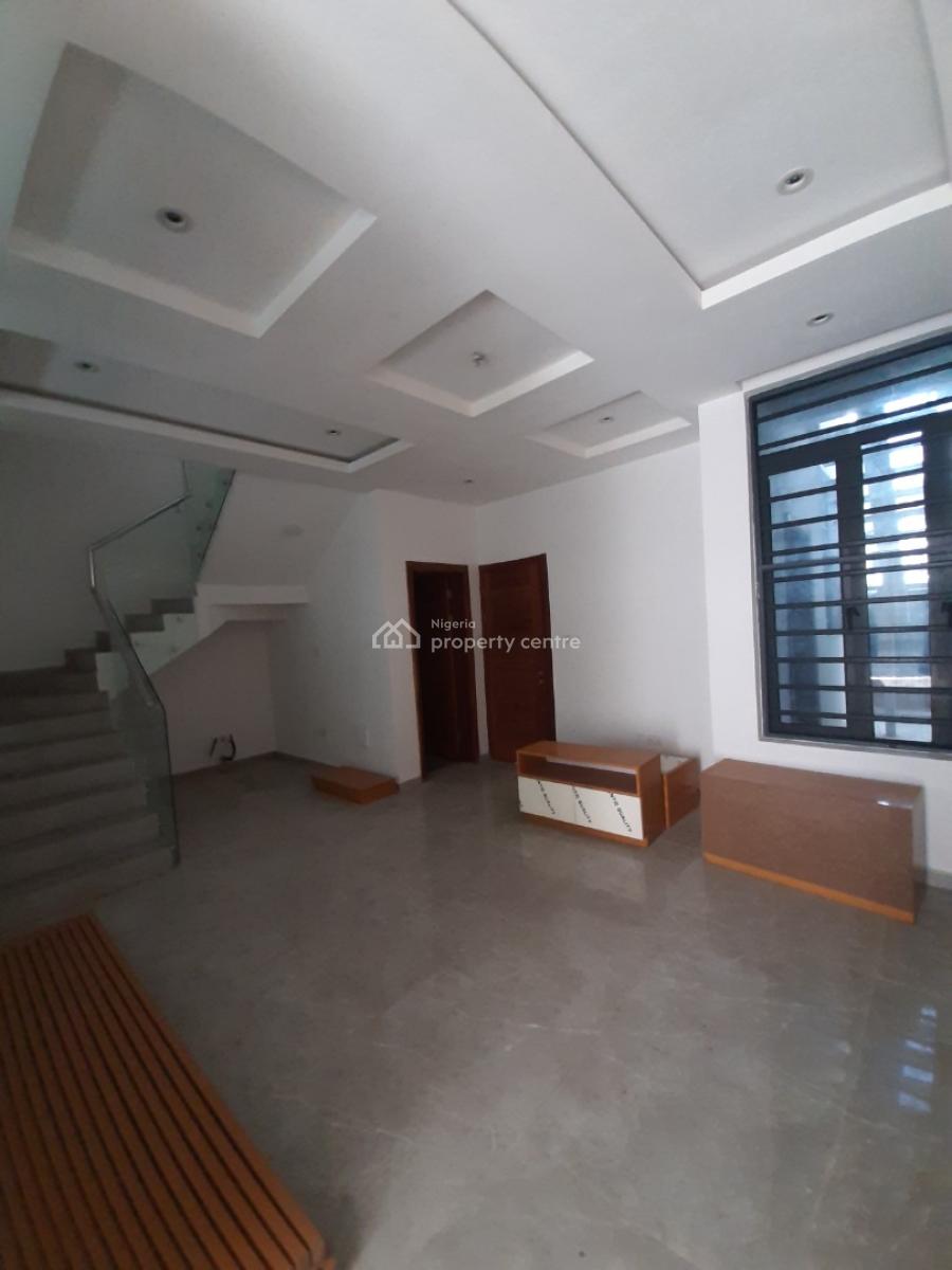 Serviced 4 Bedroom En-suite Townhouse. It Comes with a Mini Living Roo, Ikate Elegushi, Lekki, Lagos, Terraced Duplex for Rent