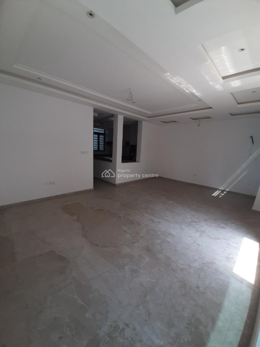 Serviced 4 Bedroom En-suite Townhouse. It Comes with a Mini Living Roo, Ikate Elegushi, Lekki, Lagos, Terraced Duplex for Rent