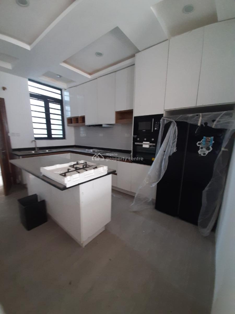 Serviced 4 Bedroom En-suite Townhouse. It Comes with a Mini Living Roo, Ikate Elegushi, Lekki, Lagos, Terraced Duplex for Rent