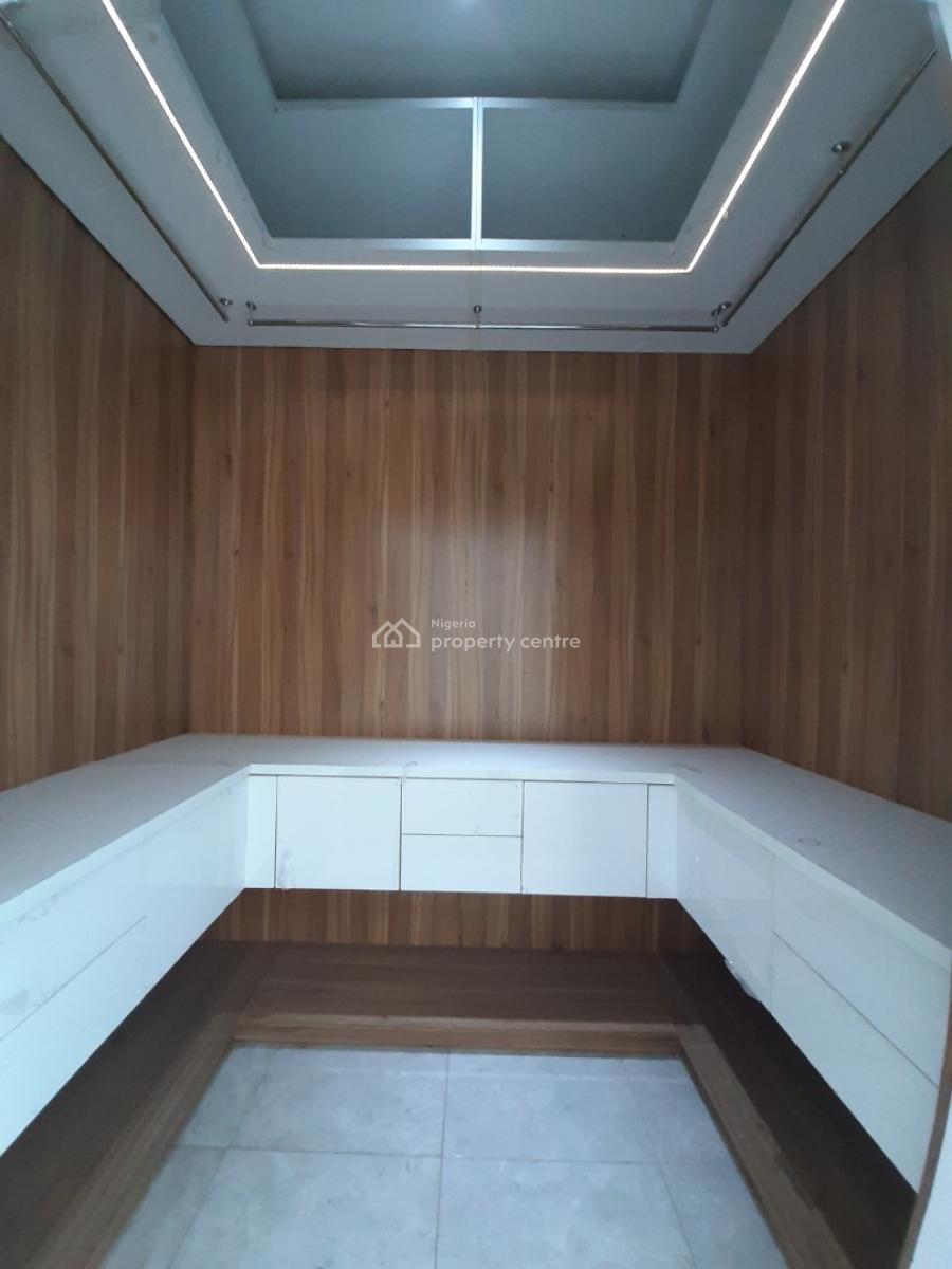 Serviced 4 Bedroom En-suite Townhouse. It Comes with a Mini Living Roo, Ikate Elegushi, Lekki, Lagos, Terraced Duplex for Rent