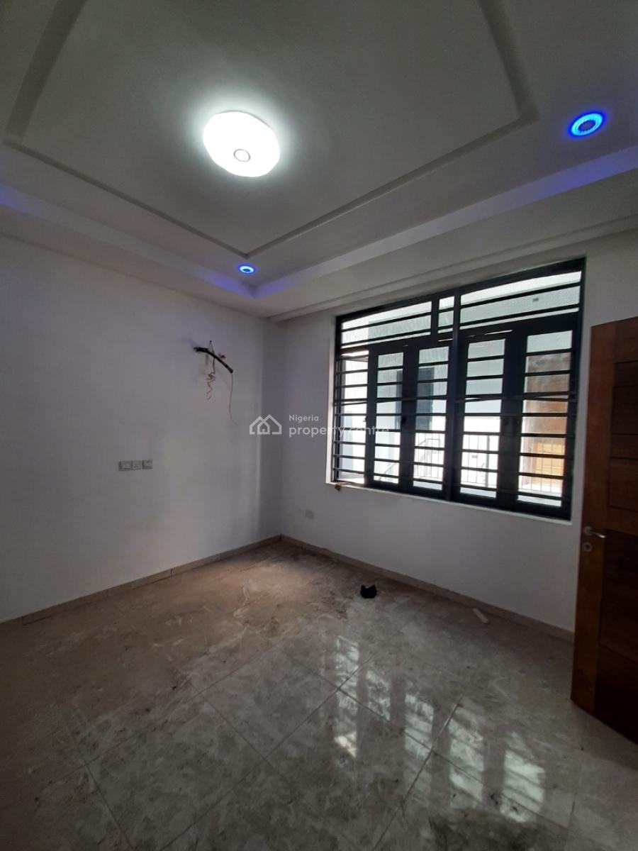 Serviced 4 Bedroom En-suite Townhouse. It Comes with a Mini Living Roo, Ikate Elegushi, Lekki, Lagos, Terraced Duplex for Rent