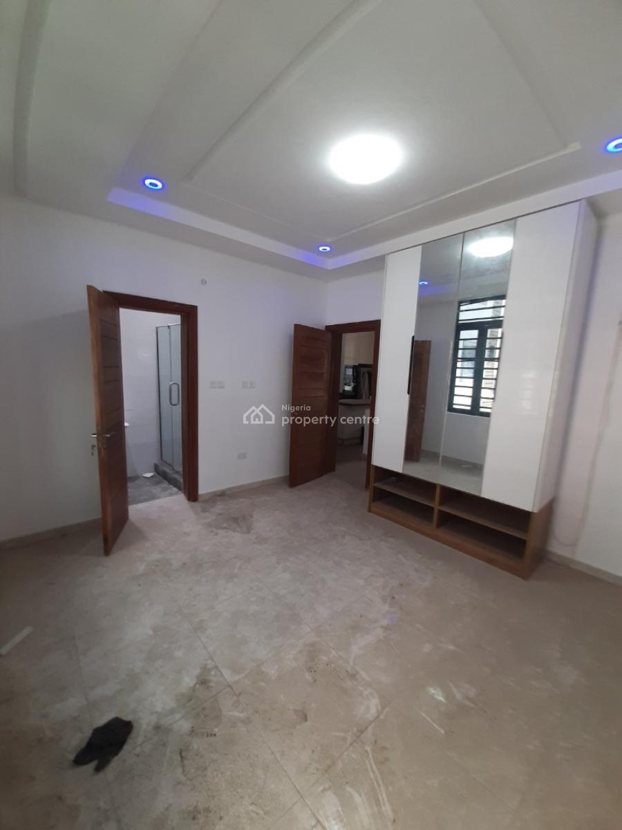 Serviced 4 Bedroom En-suite Townhouse. It Comes with a Mini Living Roo, Ikate Elegushi, Lekki, Lagos, Terraced Duplex for Rent