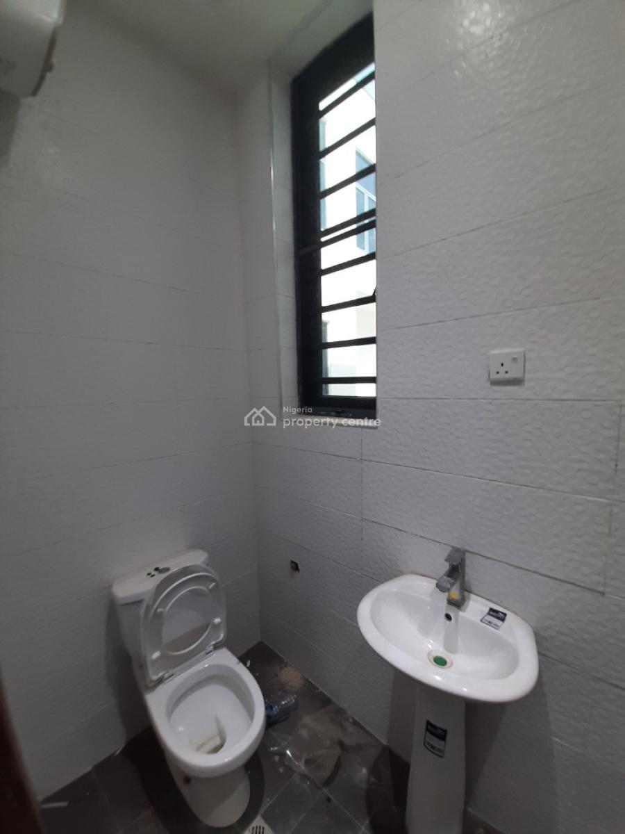 Serviced 4 Bedroom En-suite Townhouse. It Comes with a Mini Living Roo, Ikate Elegushi, Lekki, Lagos, Terraced Duplex for Rent
