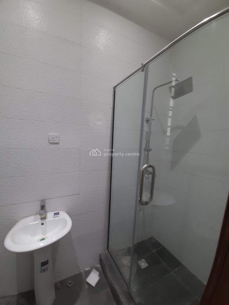 Serviced 4 Bedroom En-suite Townhouse. It Comes with a Mini Living Roo, Ikate Elegushi, Lekki, Lagos, Terraced Duplex for Rent