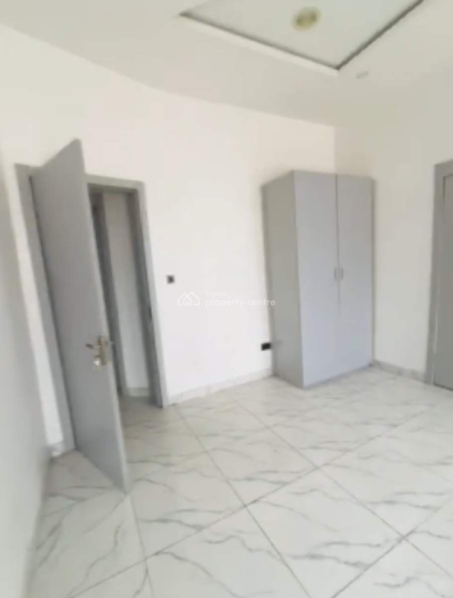 Standard Room Upstairs, Orchid Rd, Lekki Phase 2, Lekki, Lagos, Flat / Apartment for Rent