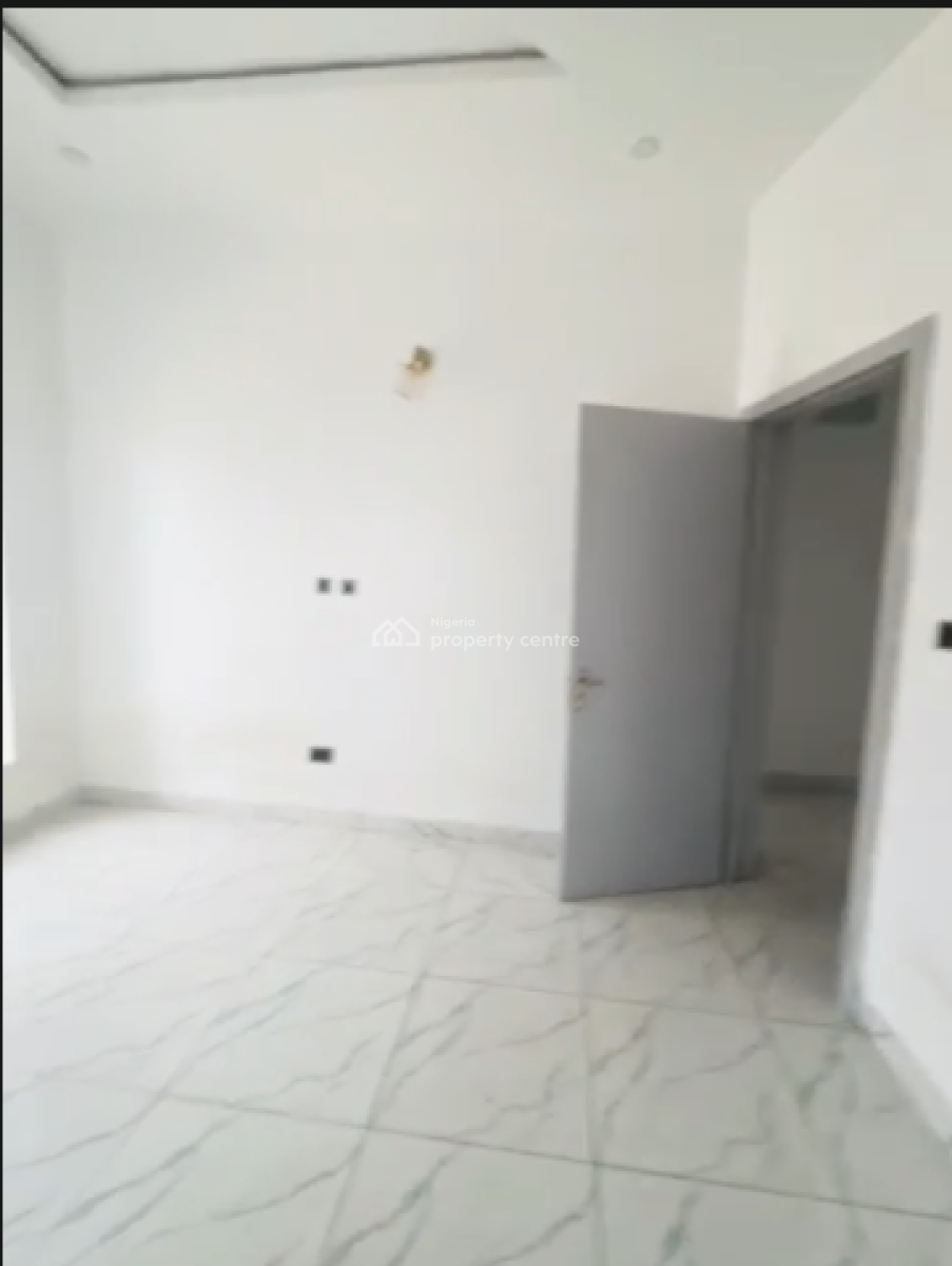 Standard Room Upstairs, Orchid Rd, Lekki Phase 2, Lekki, Lagos, Flat / Apartment for Rent