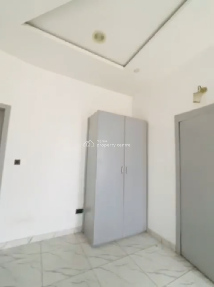 Standard Room Upstairs, Orchid Rd, Lekki Phase 2, Lekki, Lagos, Flat / Apartment for Rent