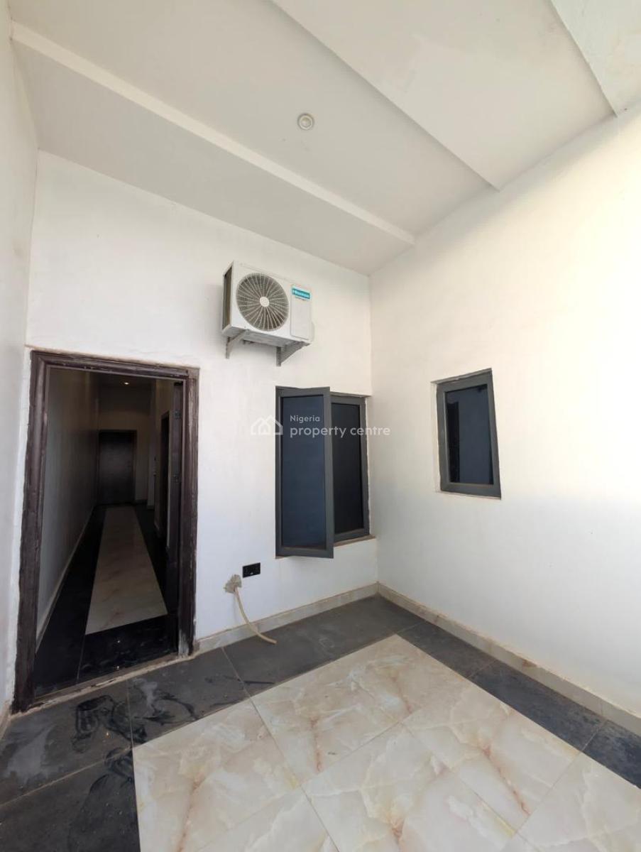 5-bedroom Triplex Built in Fotm of Terrace, Engr Lere Adigun Gra, Bashorun, Ibadan, Oyo, House for Sale