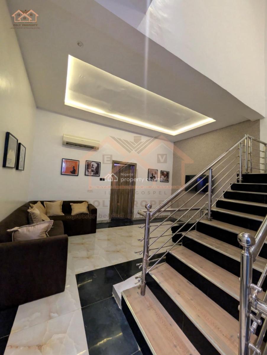 5-bedroom Triplex Built in Fotm of Terrace, Engr Lere Adigun Gra, Bashorun, Ibadan, Oyo, House for Sale