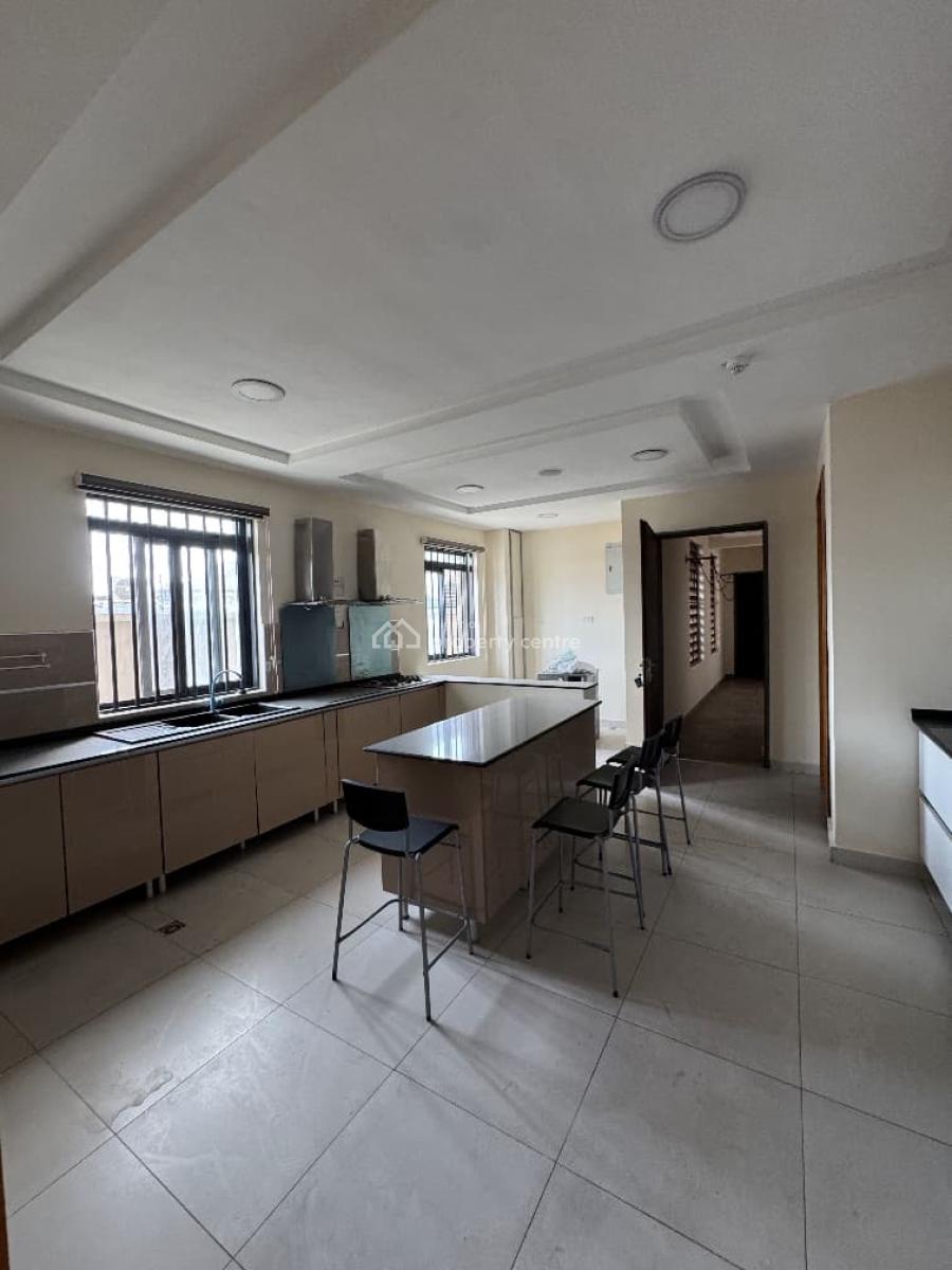 Spacious 3 Bedroom Apartment with Bq, Lekki Phase 1, Lekki, Lagos, Flat / Apartment for Rent