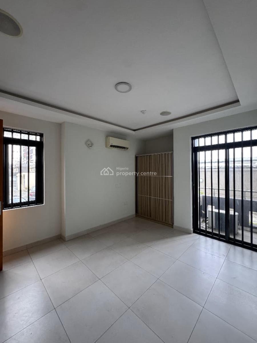 Spacious 3 Bedroom Apartment with Bq, Lekki Phase 1, Lekki, Lagos, Flat / Apartment for Rent