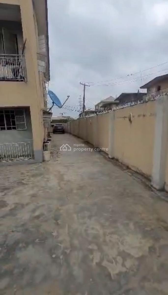 Block of 6 Nos of 2 Bedrooms Flat on a Plot Corner Piece., By Deeper Life Church Sholuyi Gbagada, Gbagada, Lagos, Block of Flats for Sale