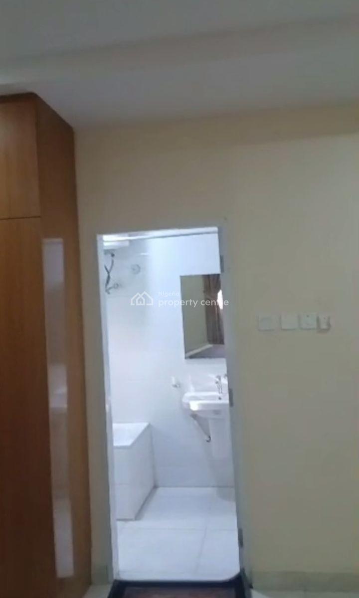 Serviced Spacious Standard Decent Three Bedroom Apartment, Life Camp, Abuja, Flat / Apartment for Rent