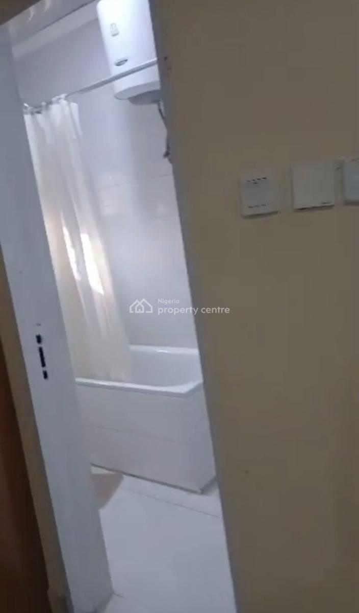 Serviced Spacious Standard Decent Three Bedroom Apartment, Life Camp, Abuja, Flat / Apartment for Rent