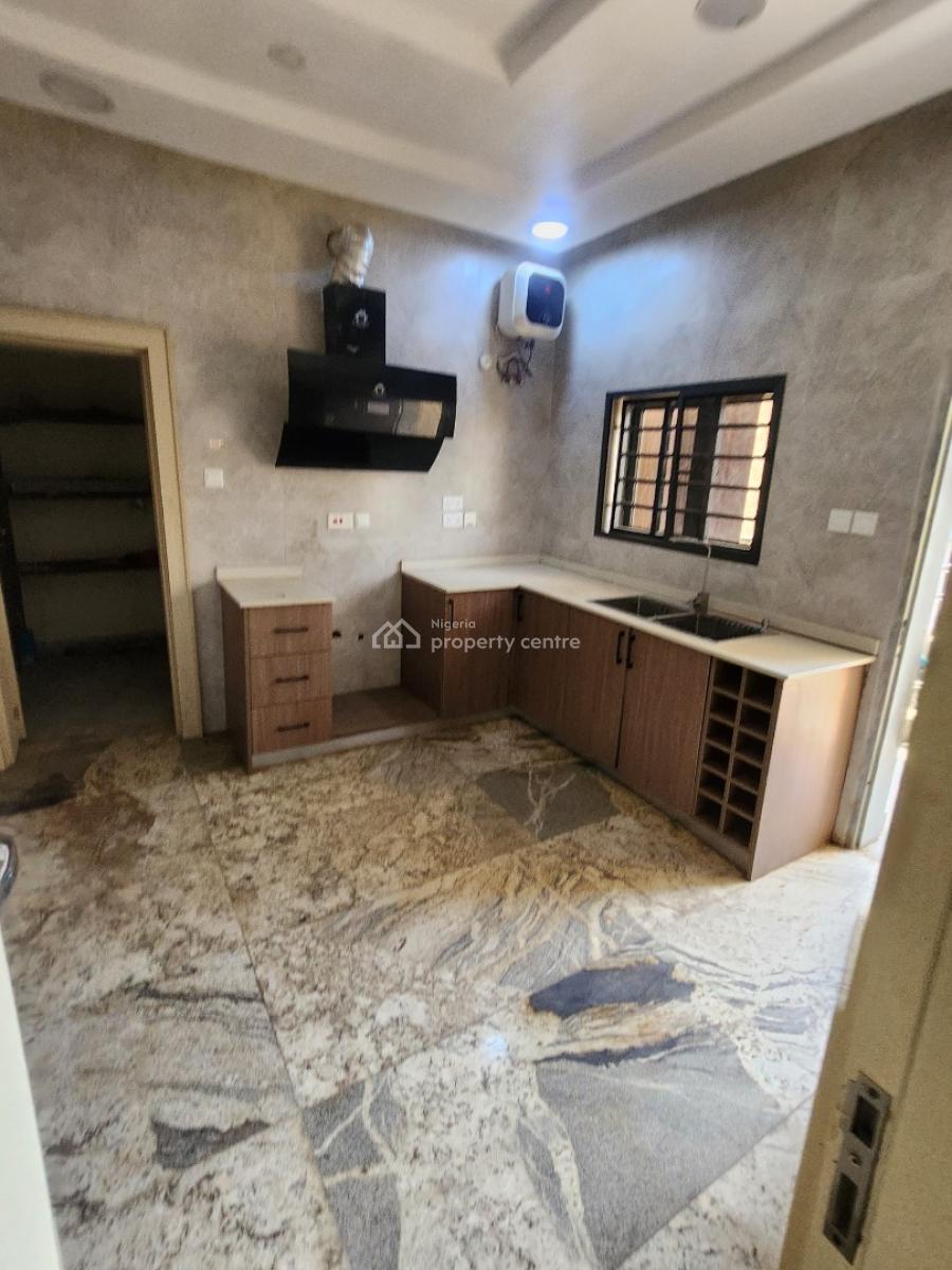 Luxury Service 3 Bedroom Flat with Bq, with Ac & Inverter, Tarred Rd, Off Ademola Adetunkubo, Wuse 2, Abuja, Flat / Apartment for Rent