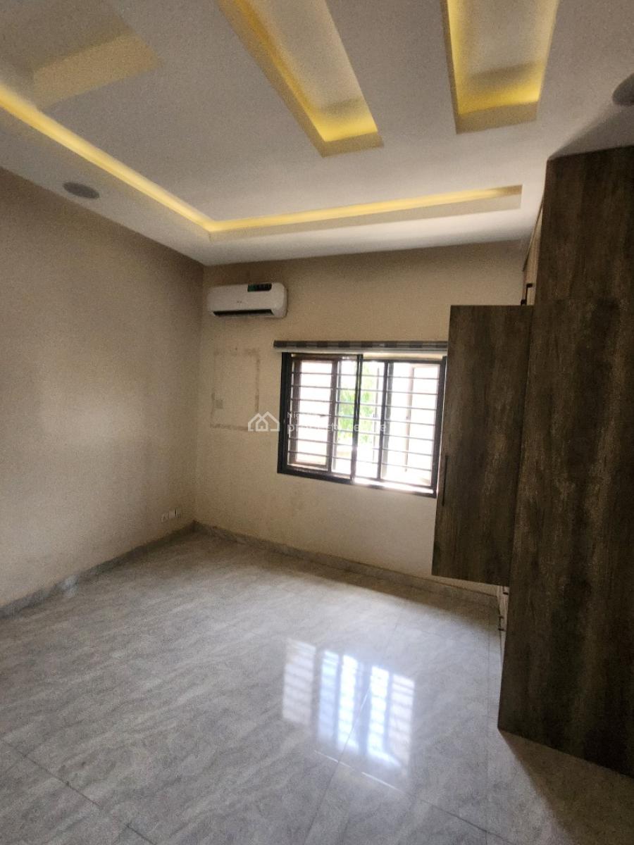 Luxury Service 3 Bedroom Flat with Bq, with Ac & Inverter, Tarred Rd, Off Ademola Adetunkubo, Wuse 2, Abuja, Flat / Apartment for Rent
